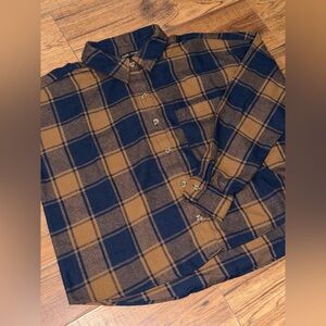🍂🍁PERFECT FOR FALL!🍂🍁 Women’s Brown and Navy Flannel